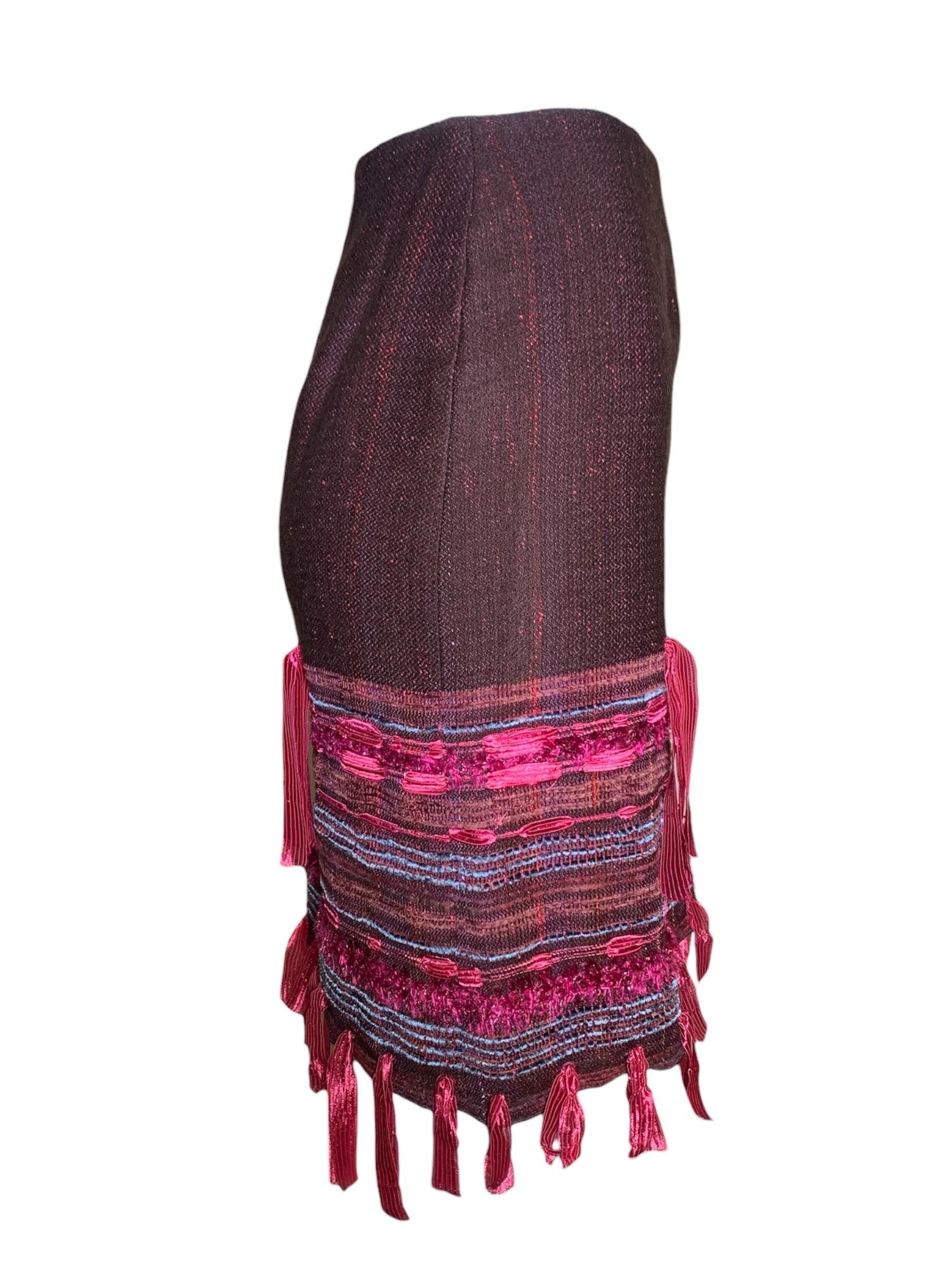 Anna Sui Fall 2004 burgundy flecked tweed skirt with chenille and pink ribbon detail. This skirt was featured as the first look on the runway worn by the iconic Naomi Campbell. Classic cutesy Anna Sui. Burgundy upper half with woven shades of pink,