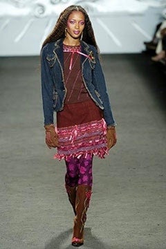 Anna Sui - Gonna con frange e fiocco in tweed bordeaux per la passerella autunnale, 2004