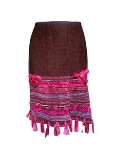 Anna Sui Herbst-Laufsteg Rock aus burgunderrotem Tweed und Schleifenfransen, 2004