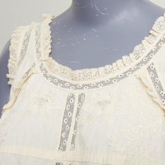 Anna Sui Vintage-Bluse im Bauernstil mit cremefarbener, bestickter Blumen-Ajour-Spitze und Rüschen, US-Größe 2 S