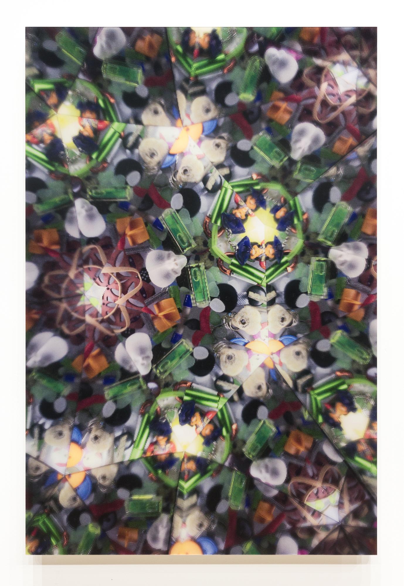 „In Praise of Entropy (Ohne Titel #10)“, Lentikularübergang, Kaleidoskop-Foto (Schwarz), Color Photograph, von Anna Tas