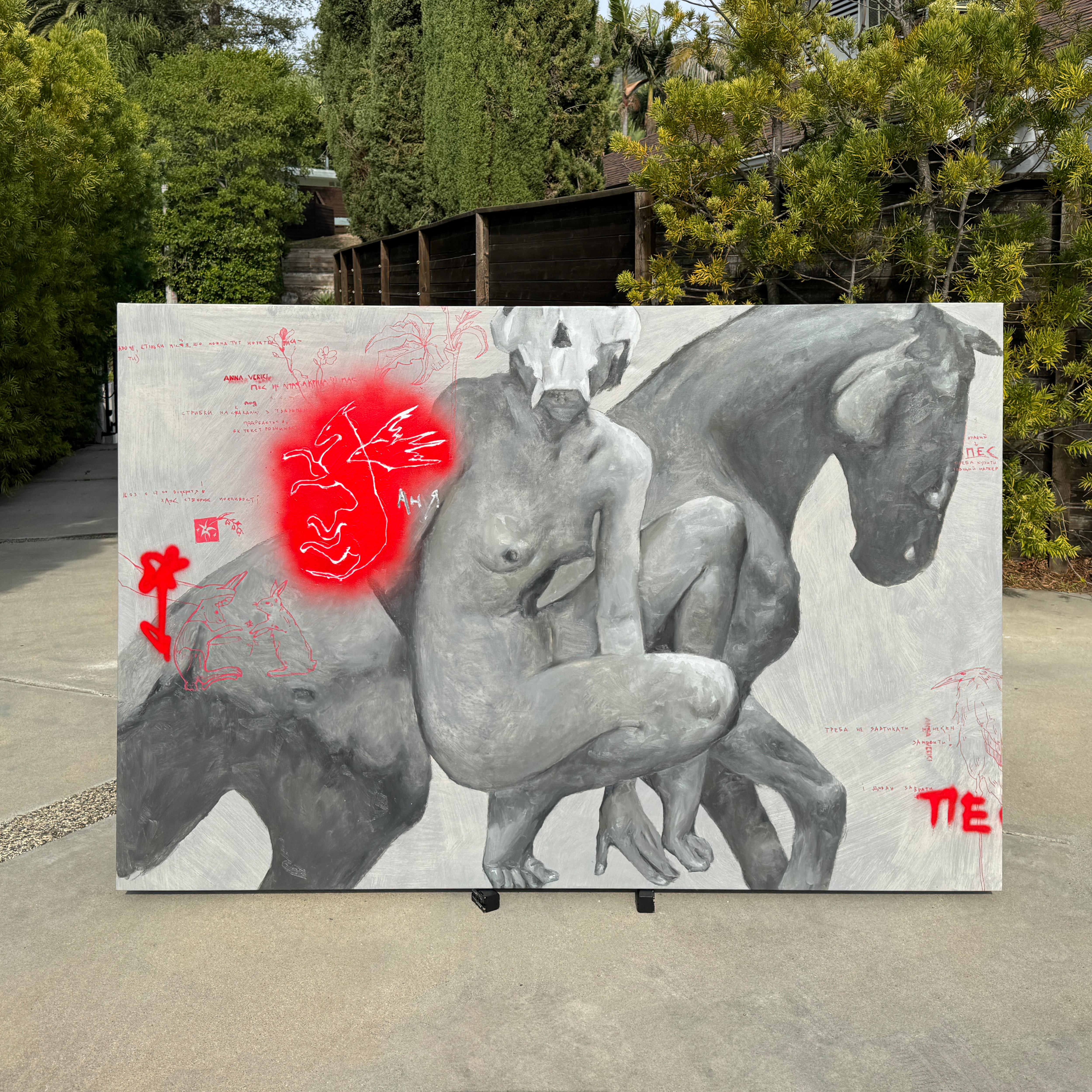 Grand nu mythique femme et cheval, peinture à l'huile surréaliste en gris, blanc,  Rouge - Painting de Anna Veriki