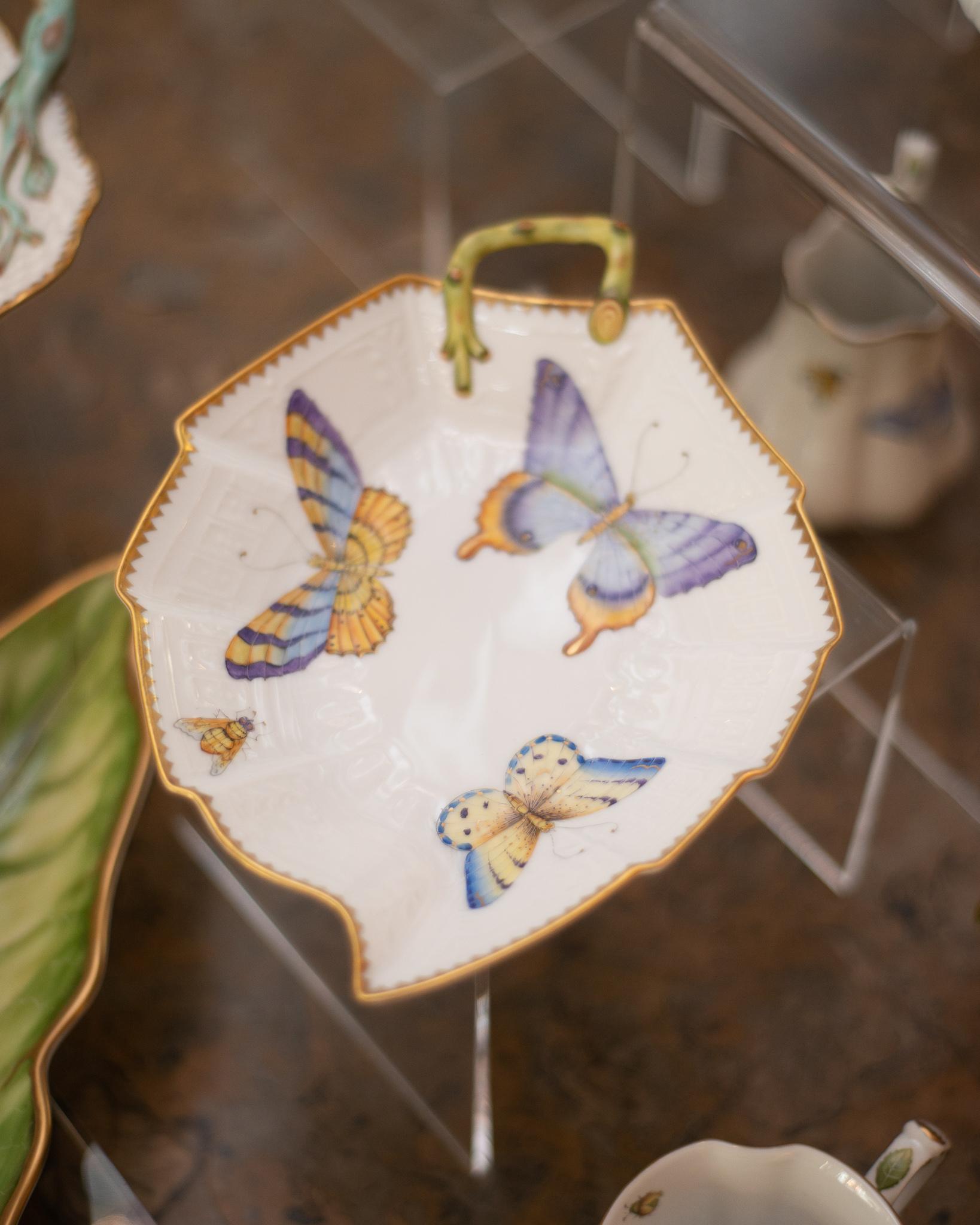 Anna Weatherley Designs Hand-Painted Leaf-Shaped Tray with Handle In New Condition For Sale In Toronto, ON