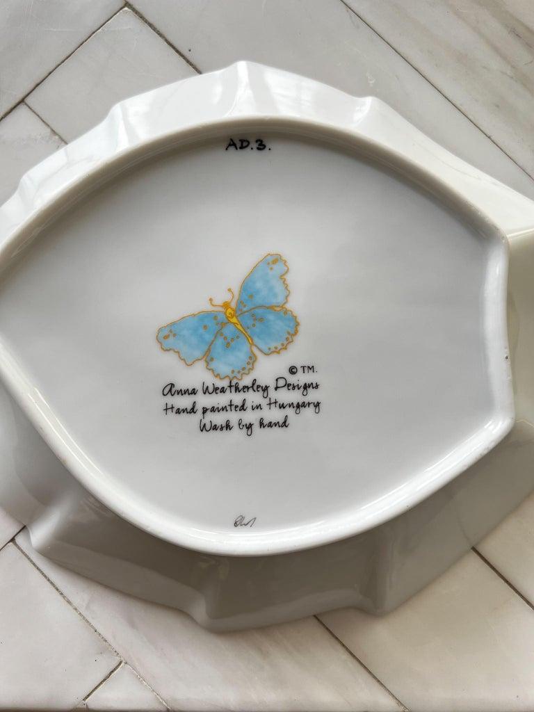 Anna Weatherley Designs Plateau en forme de feuille peint à la main avec poignée Neuf - En vente à Toronto, ON
