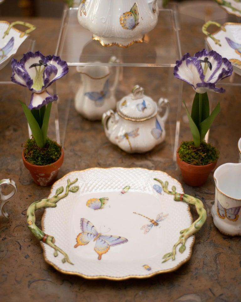 Anna Weatherley Designs Handbemaltes Serviertablett mit Griffen (Porzellan) im Angebot