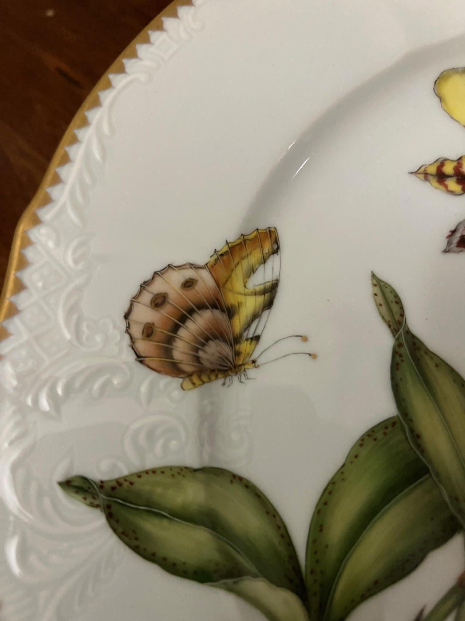 Anna Weatherley, Assiettes à dîner en forme d'orchidée peintes à la main - Lot de cinq, Hongrie, 2003 en vente 4
