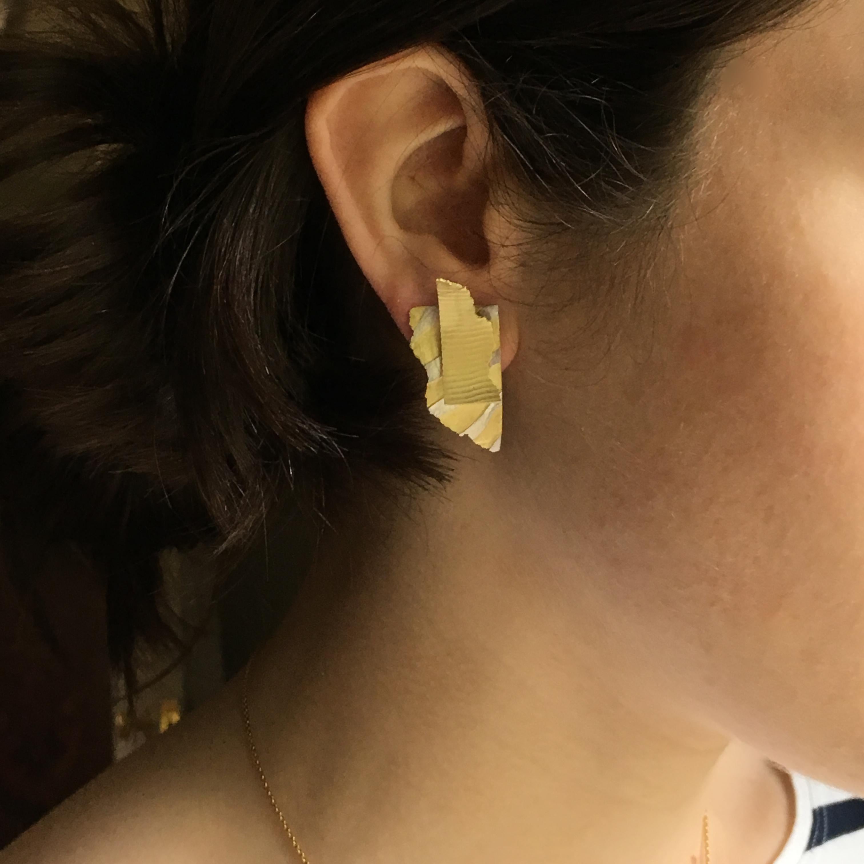 Contemporary Annabel Eley Platinum Inlay 18 Karat Yellow Gold Statement Stud Earrings  For Sale