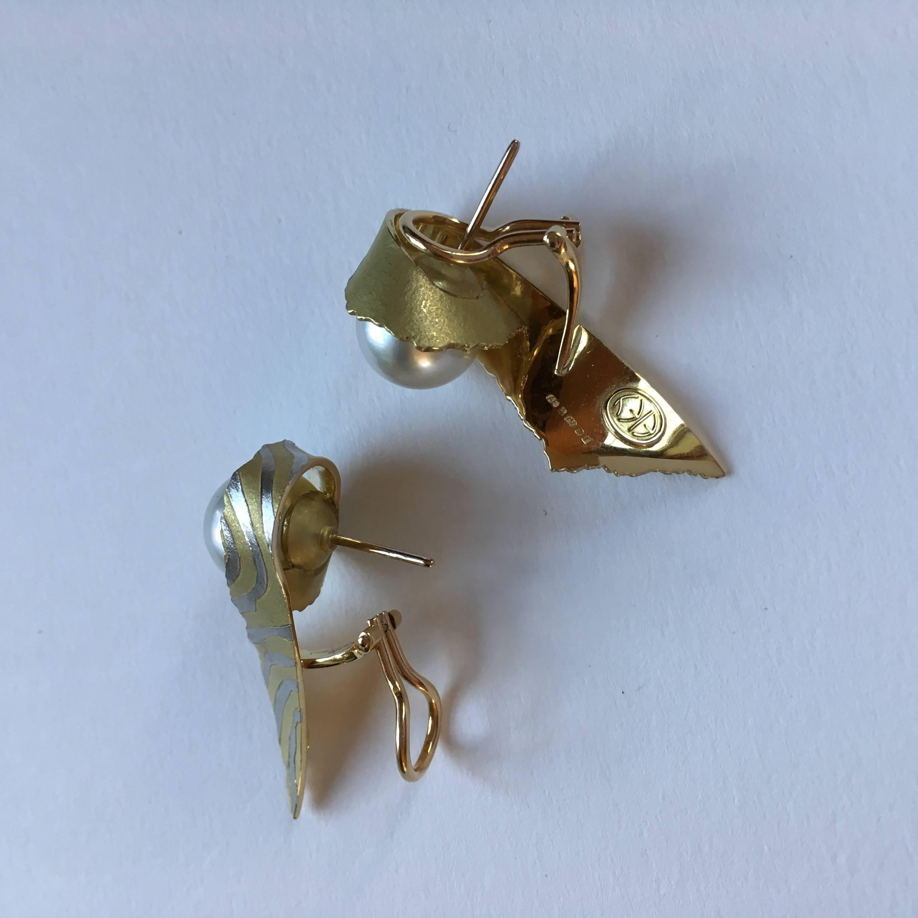 Annabel Eley South Sea Pearl 18 Karat Yellow Gold Platinum Stud Earrings In New Condition For Sale In Huntingdon, GB