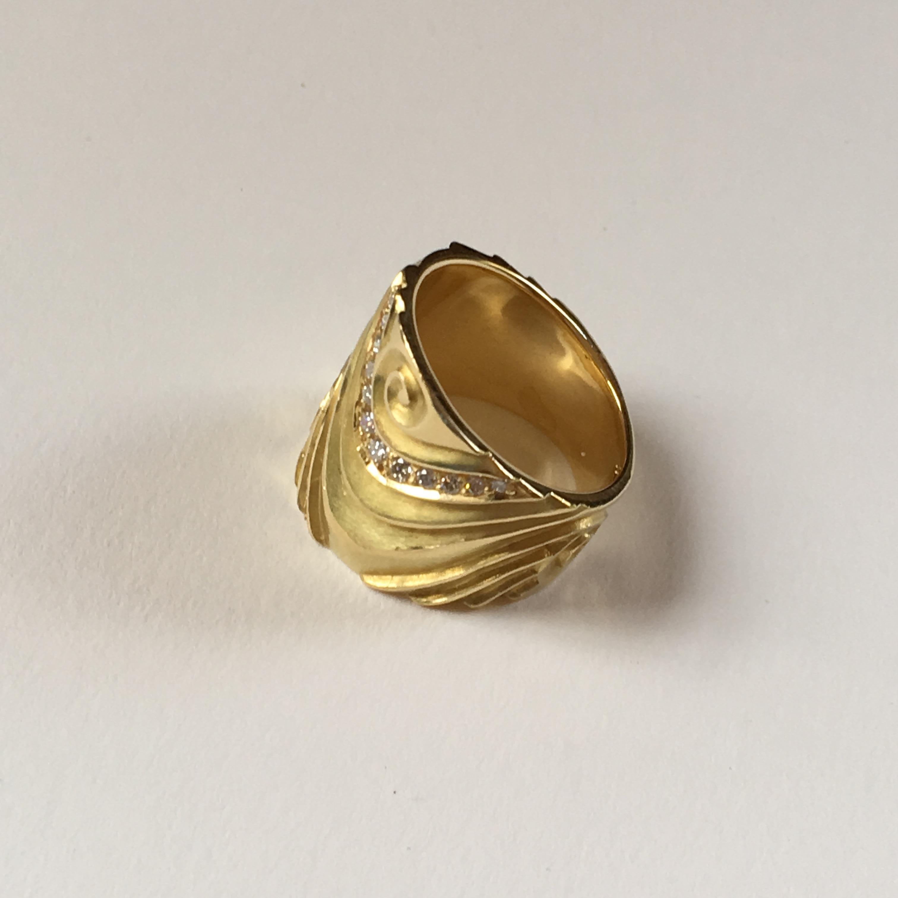 Annabel Eley White Diamond 18 Karat Yellow Gold Band Cocktail Ring In New Condition For Sale In Huntingdon, GB