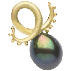 Annabel Eley Yellow Gold Pendant with a Black Drop Pearl