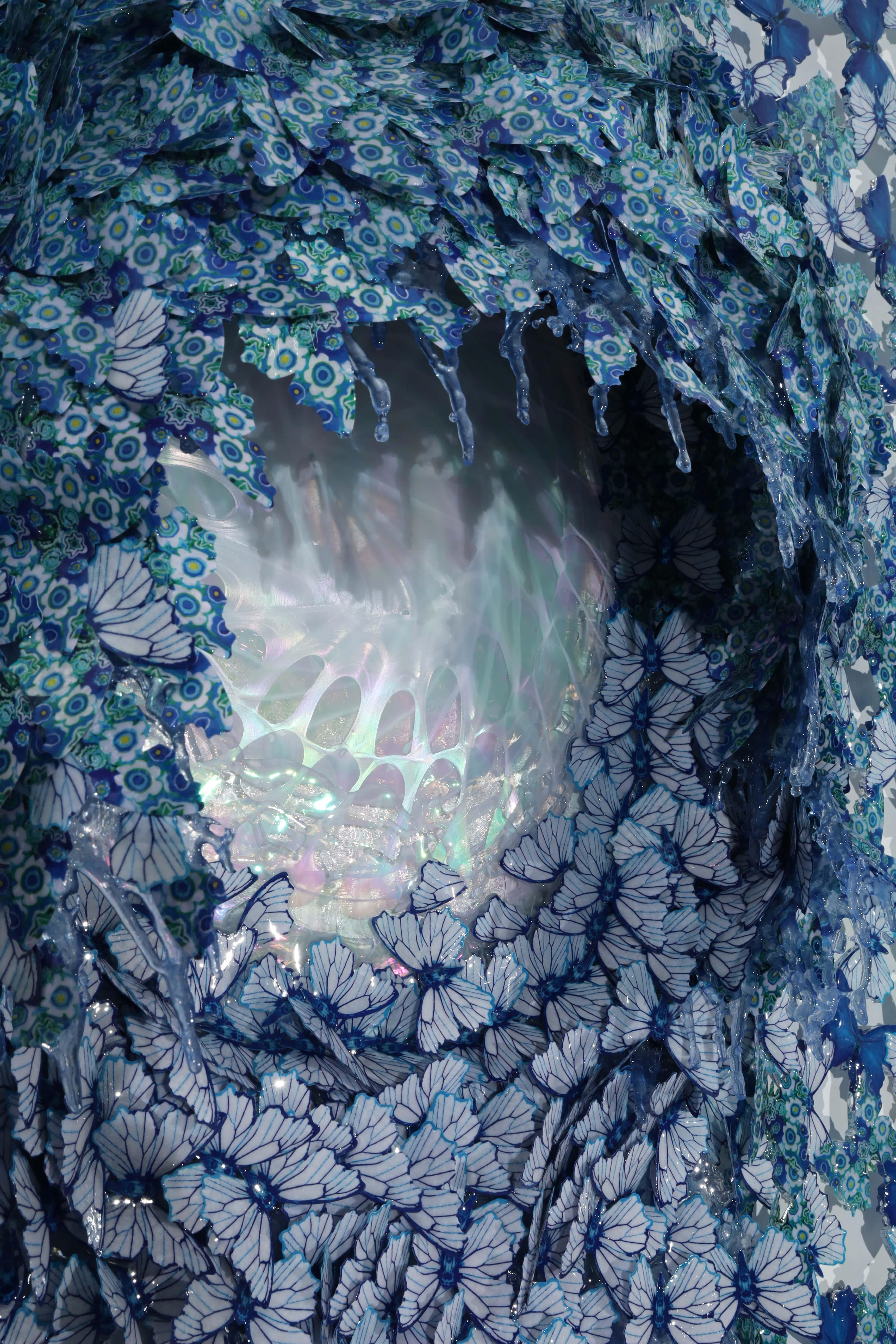 Les sculptures oniriques de l'artiste italienne Annalù Brilliante enchantent les spectateurs avec des éclaboussures d'eau hyperréalistes et des couleurs éclatantes. Née à Venise en 1976, l'artiste a travaillé pendant des années pour développer son