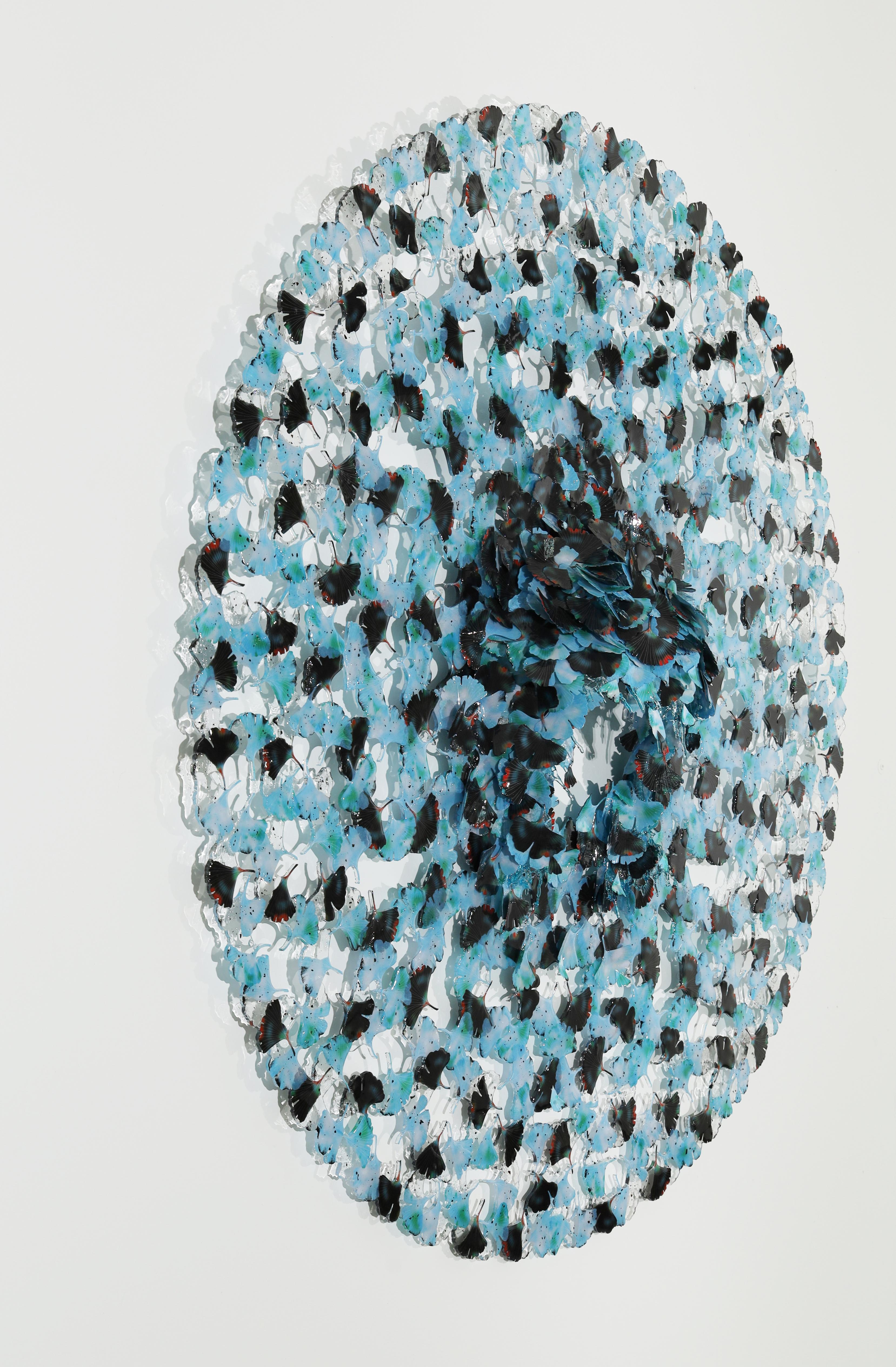 Cravate de rêve, bulle bleue Ginkgo  - Abstrait Sculpture par Annalù