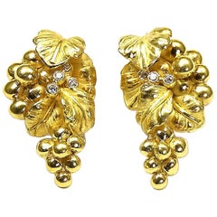 Vintage Annamaria Cammilli 18 Karat Gold and Diamond Grape Clip-On Earrings