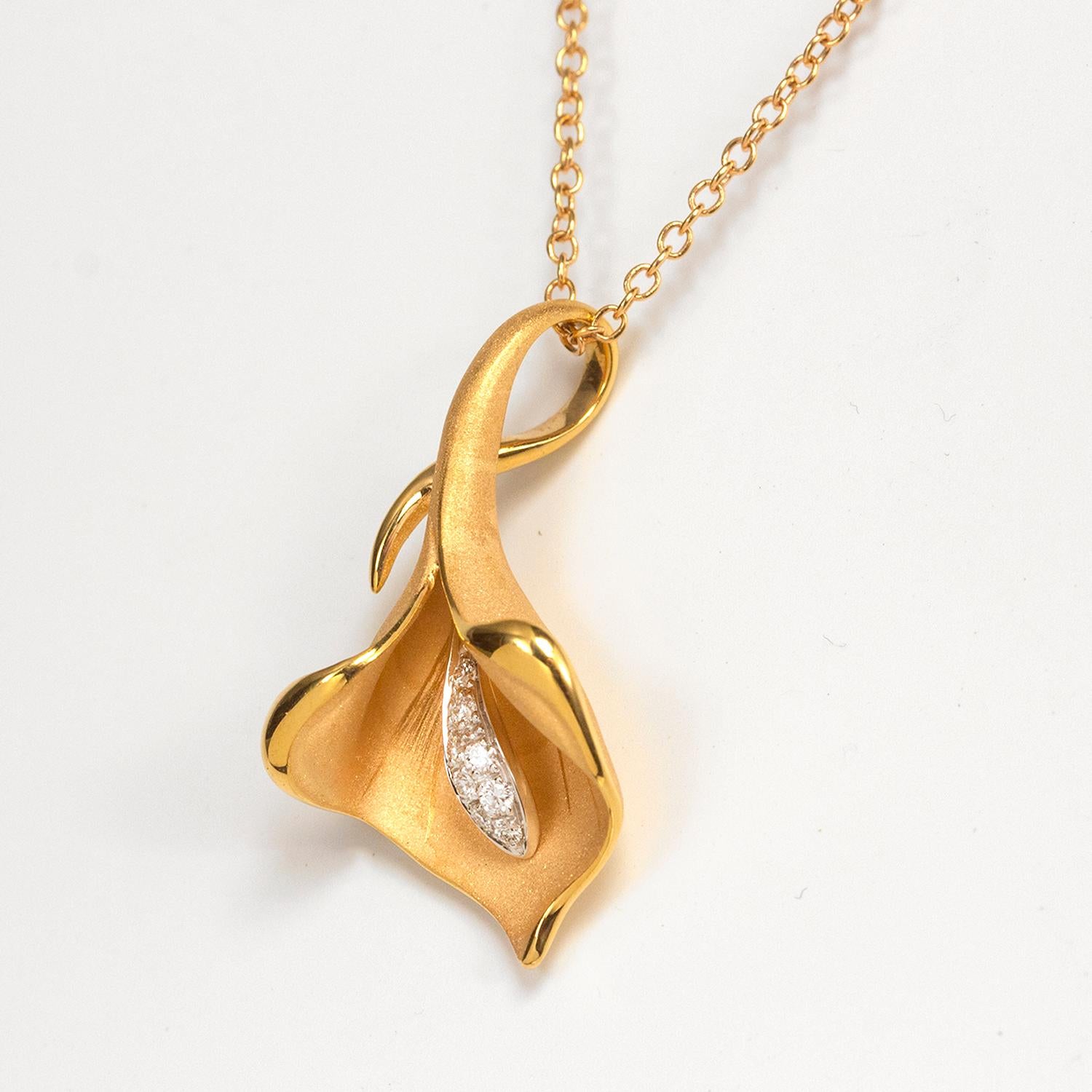 Annamaria Cammilli Halskette mit Anhänger „Calla“ aus 18 Karat Orangegold mit Diamanten (Rundschliff) im Angebot