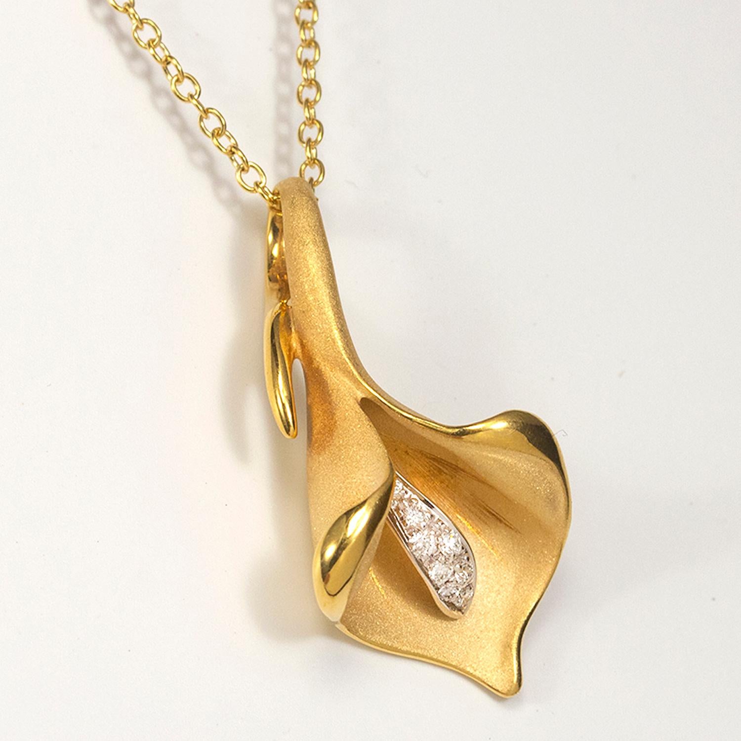 From Annamaria Cammilli's Calla collection, Calla flower shaped pendant necklace handcrafted in 18 karat Sunrise Yellow gold. Hand crafted of polished and satin textured gold, with diamonds. Diamond total weight is 0.09 carat. Pendant dimensions are