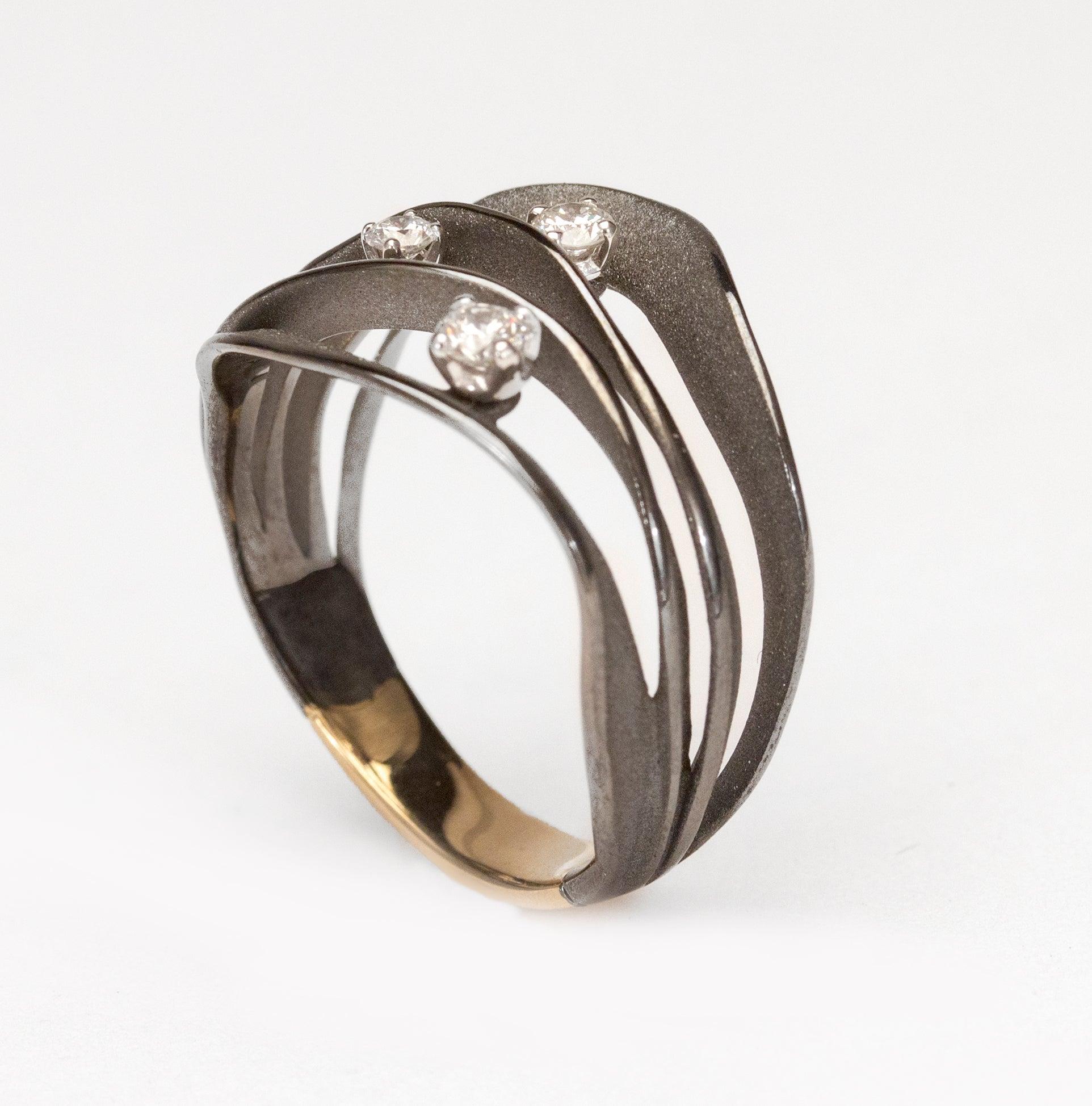 Im Angebot: Annamaria Cammilli: 18 Karat Schwarz- Lavagold Ring „Dune Royal“ mit drei Diamanten () 3