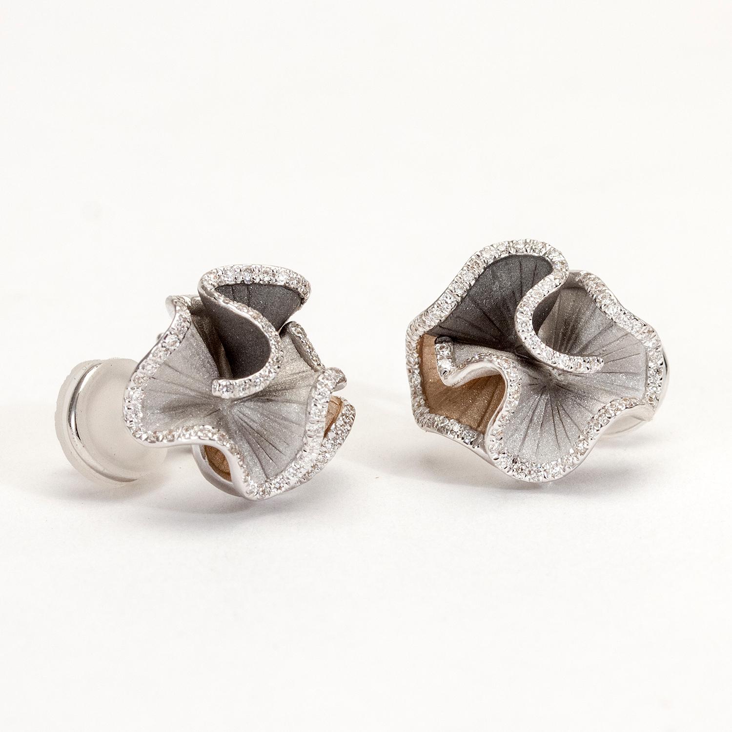 Annamaria Cammilli Boucles d'oreilles « Sultana » en or 18 carats avec diamants en trois nuances Neuf - En vente à SOLVANG, CA