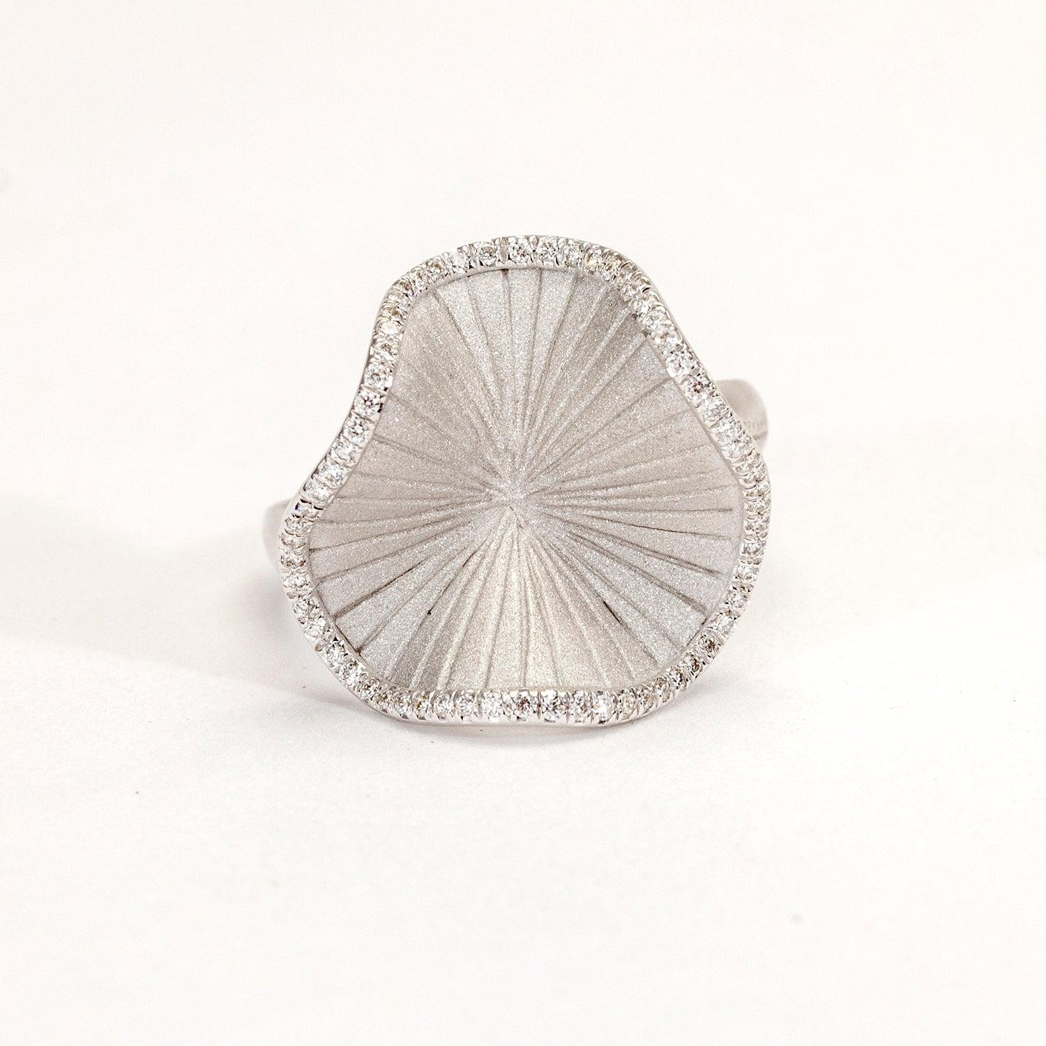 En vente :  Annamaria Cammilli, bague « Sultana » en or blanc 18 carats et diamants 3