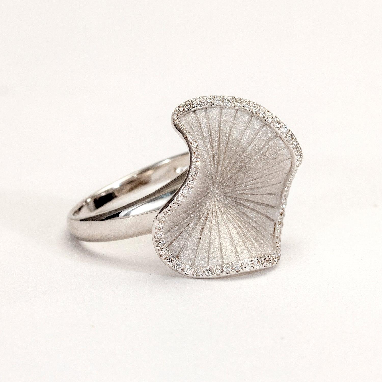 En vente :  Annamaria Cammilli, bague « Sultana » en or blanc 18 carats et diamants 4