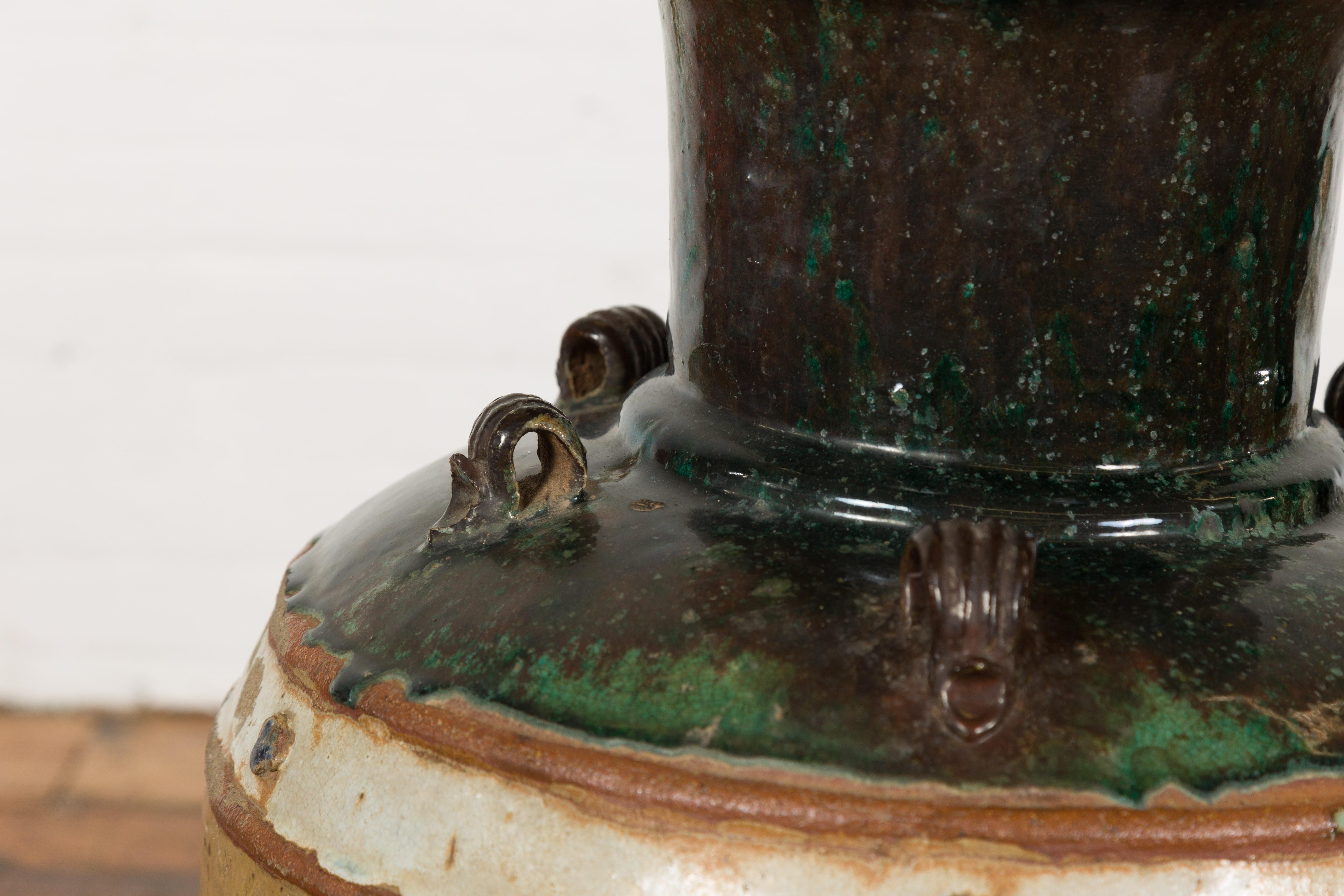 Mehrfarbig glasiertes Annamese-Wassergefäß des 19. Jahrhunderts mit erhabenem Pfauenmotiv im Angebot 4