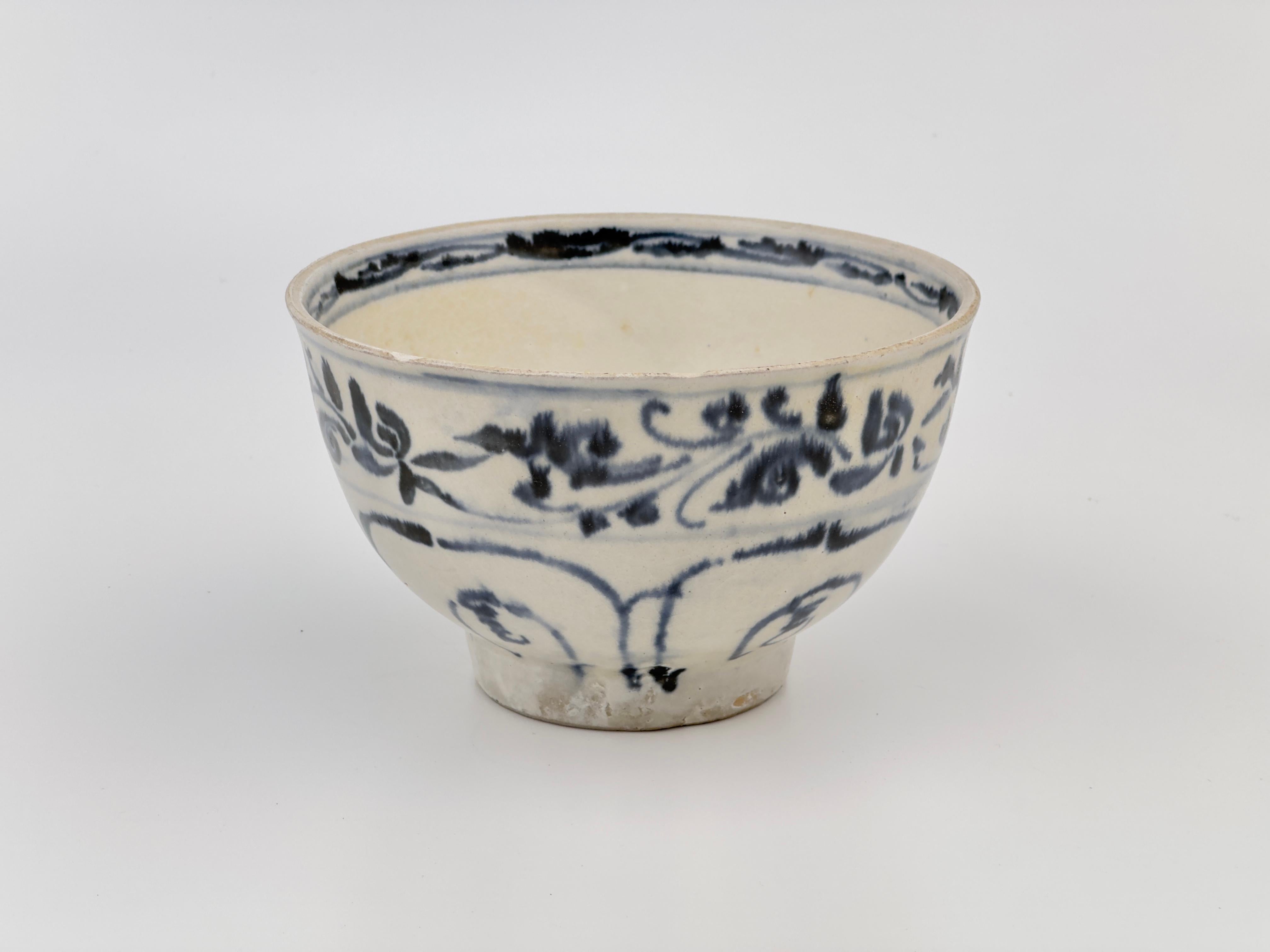 Ming Annamese blue and white bowl, circa 15th century. For Sale