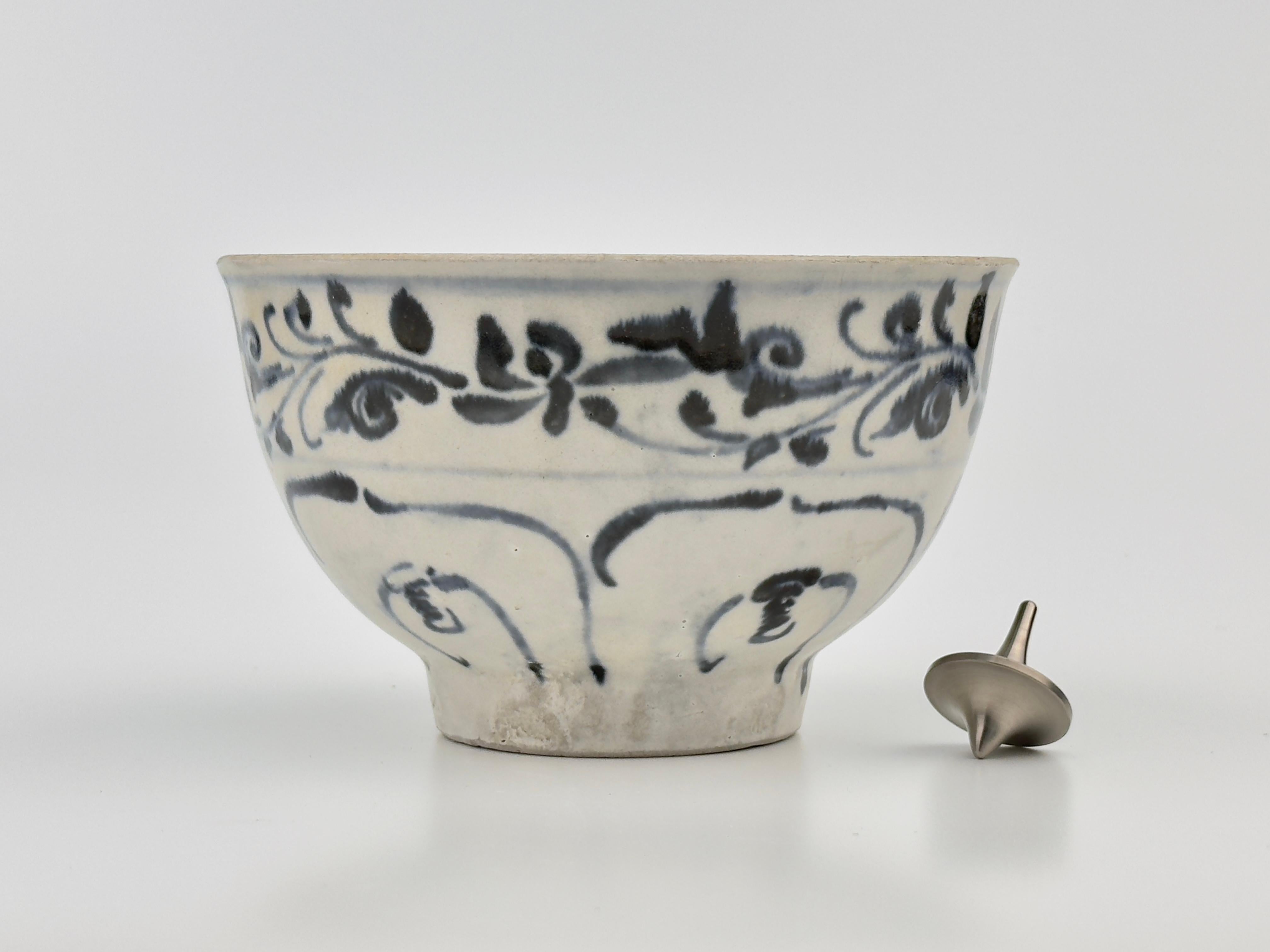 18th Century and Earlier Annamese blue and white bowl, circa 15th century. For Sale