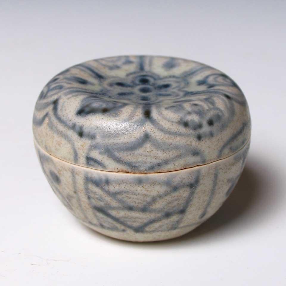 Annamese Blue and White Ceramic Box, Chu Dau kiln, Vietnam For Sale 3