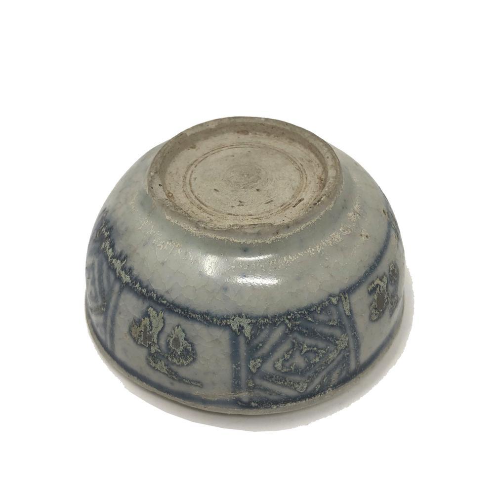 Annamese Blue and White Ceramic Box, Chu Dau kiln, Vietnam In Fair Condition For Sale In Point Richmond, CA