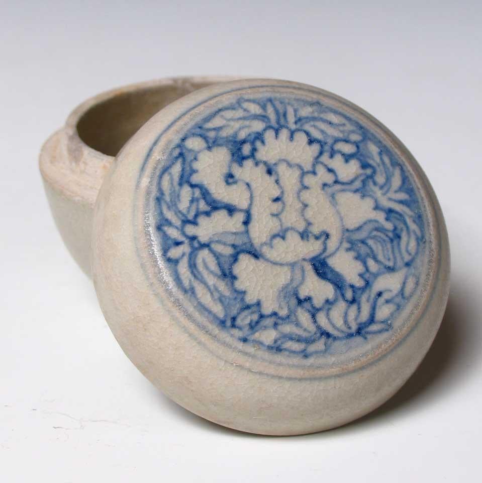 Annamese Blue and White Ceramic Box, Chu Dau kiln, Vietnam For Sale 1
