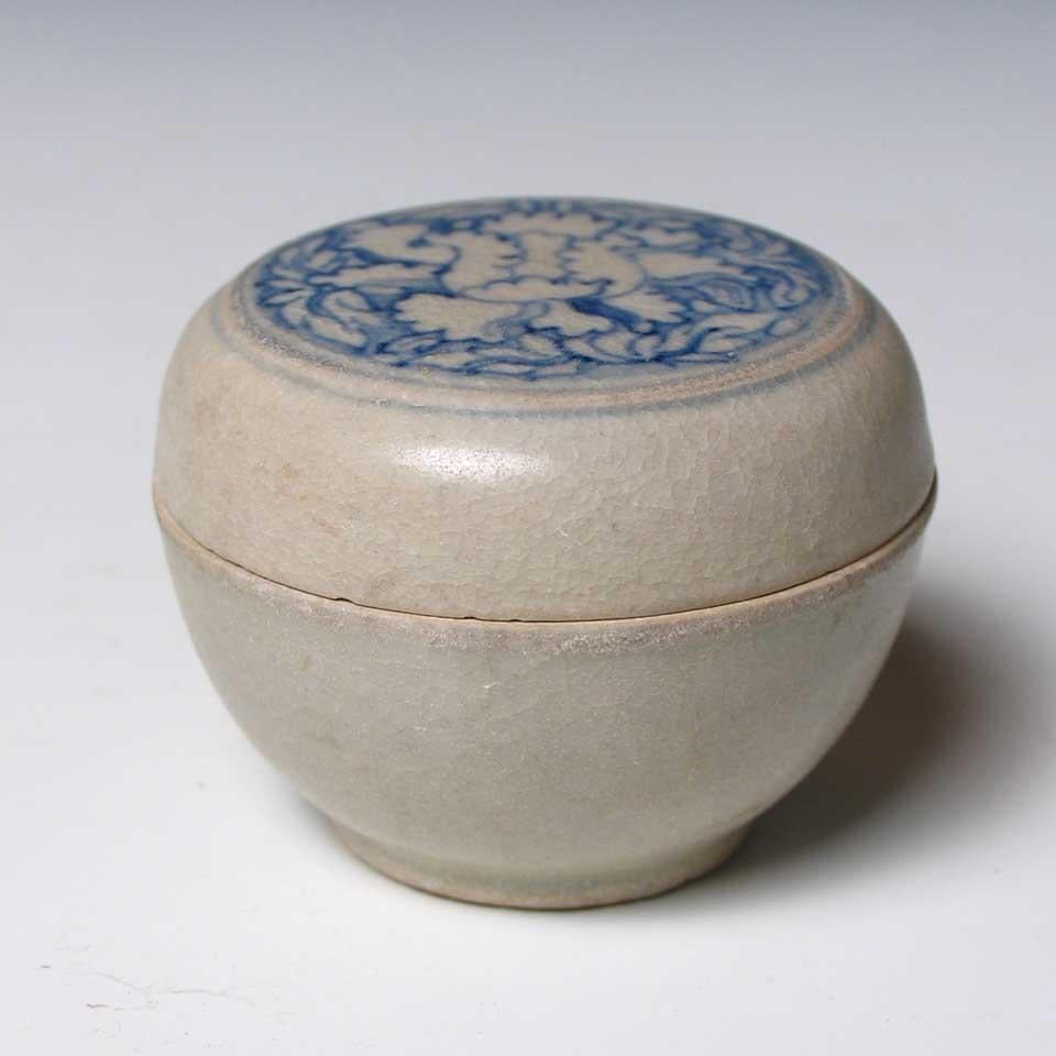 Annamese Blue and White Ceramic Box, Chu Dau kiln, Vietnam For Sale 2