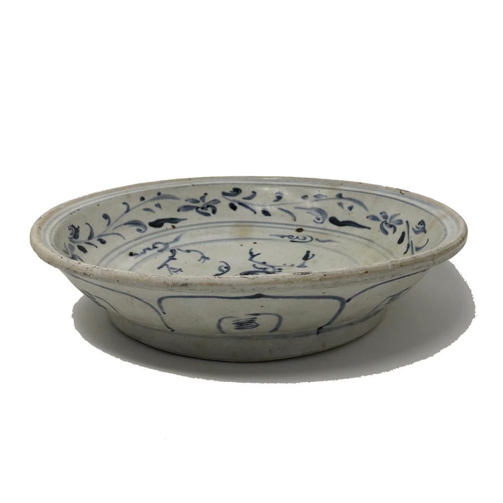 Vietnamese Annamese Blue and White Ceramic Dish, Bird Design, Chu Dau kiln, Vietnam, 1500. For Sale