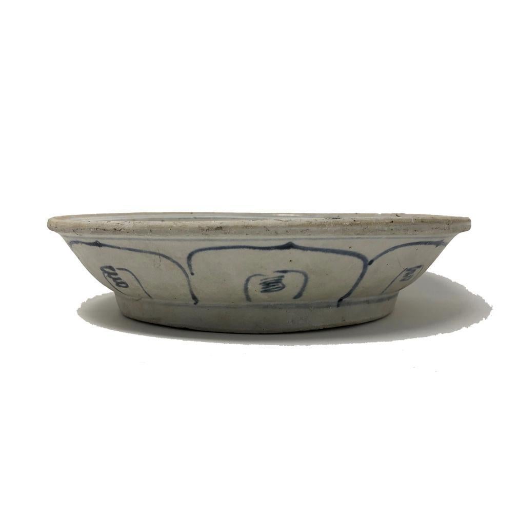 Glazed Annamese Blue and White Ceramic Dish, Bird Design, Chu Dau kiln, Vietnam, 1500. For Sale