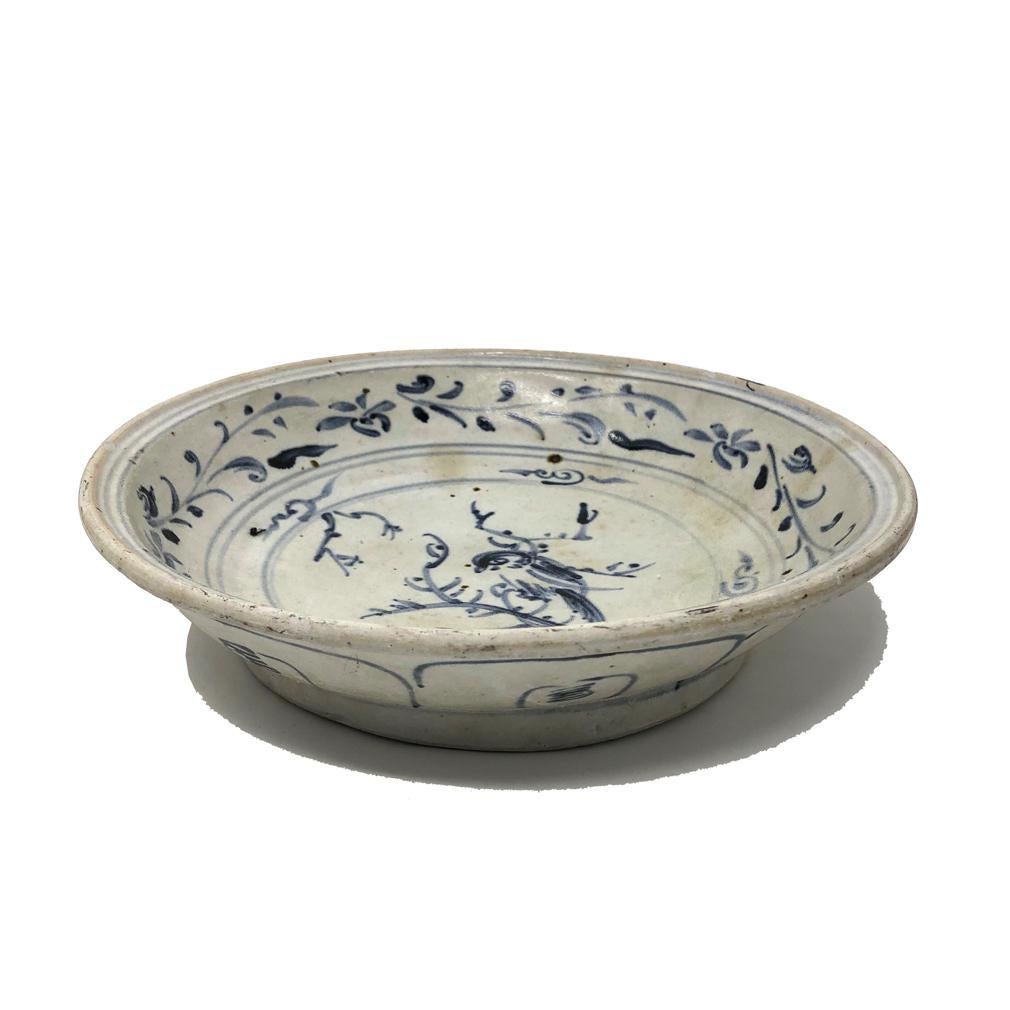 Annamese Blue and White Ceramic Dish, Bird Design, Chu Dau kiln, Vietnam, 1500. For Sale 1