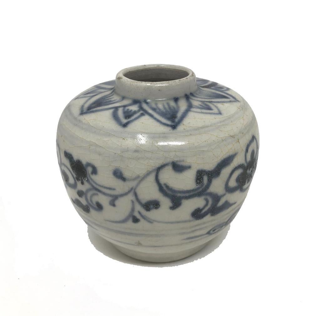 Arte popolare Vaso in ceramica blu e bianca di Annamese, fornace Chu Dau, Vietnam in vendita