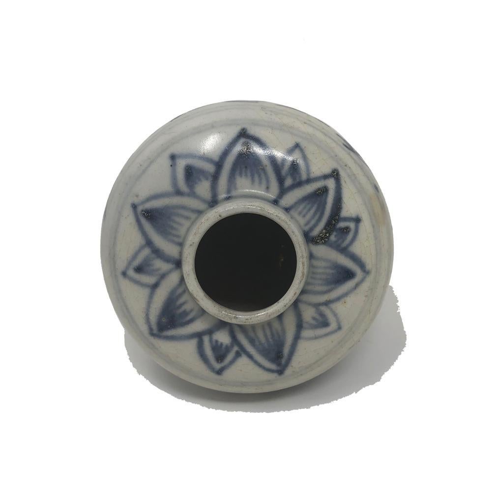 Vietnamita Vaso in ceramica blu e bianca di Annamese, fornace Chu Dau, Vietnam in vendita
