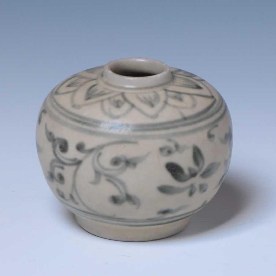 Jarra de cerámica azul y blanca de Annam, hornos de Chu Dau, Vietnam, hacia 1500 en venta 6