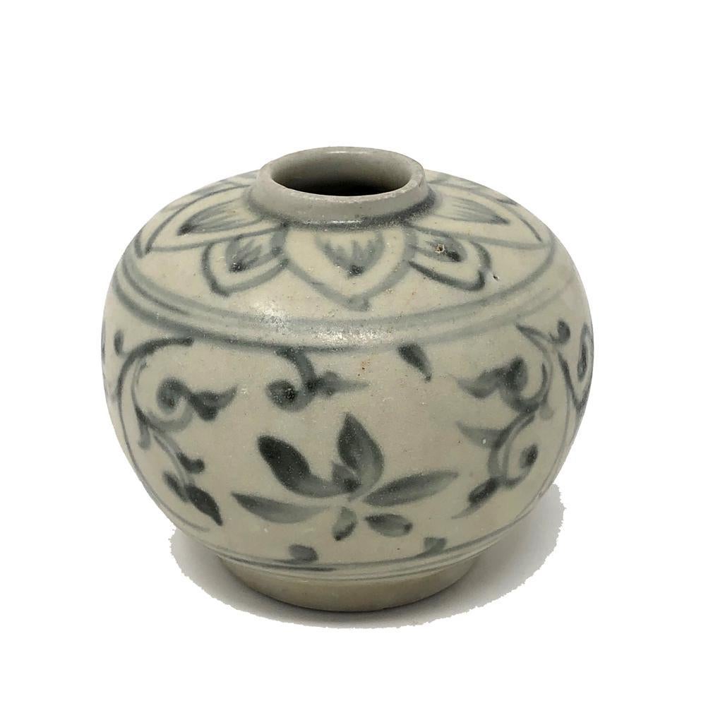 Jarra de cerámica azul y blanca de Annam, hornos de Chu Dau, Vietnam, hacia 1500 Otro en venta