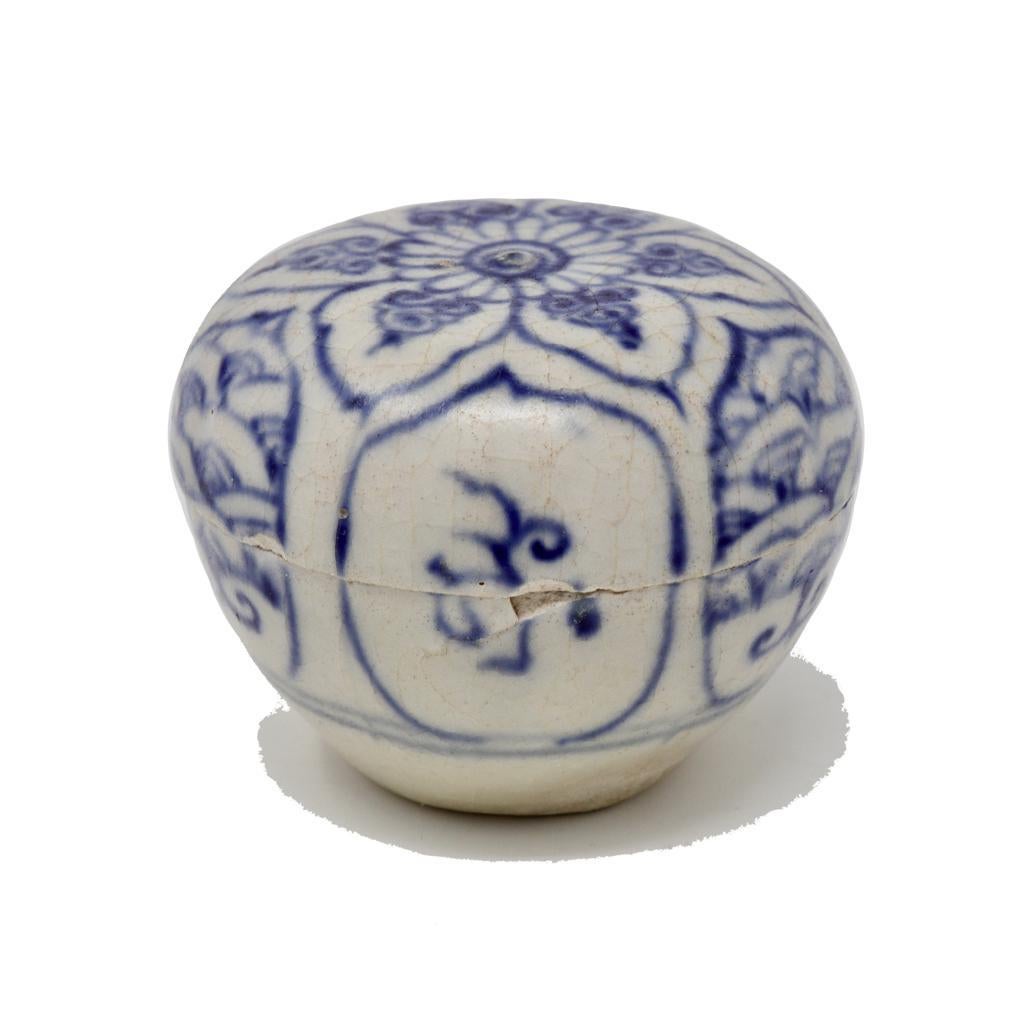 Scatola Annamese in ceramica blu e bianca, fornace Chu Dau, Vietnam, circa 1500 In condizioni buone in vendita a Point Richmond, CA