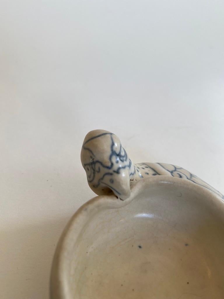 Annamese Blue and White Porcelain Brushwasher Held by Parrot In Good Condition For Sale In Atlanta, GA