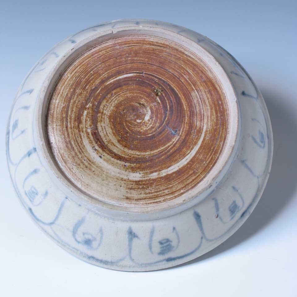 Annamese Blue & White Ceramic Dish, Bird Design, Chu Dau kiln, Vietnam, ca. 1500 For Sale 3