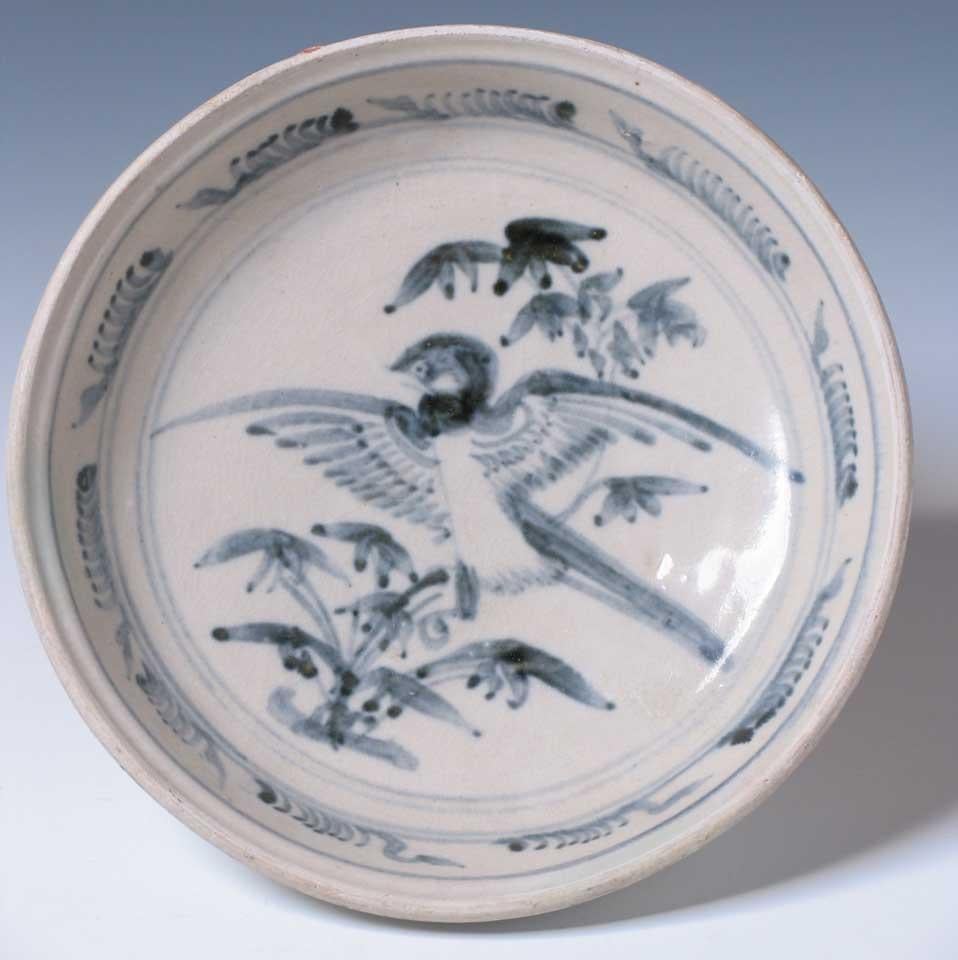Annamese Blue & White Ceramic Dish, Bird Design, Chu Dau kiln, Vietnam, ca. 1500 For Sale 2