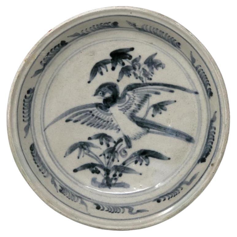 Piatto in ceramica blu e bianca di Annamese, disegno di un uccello, fornace Chu Dau, Vietnam, 1500 ca.