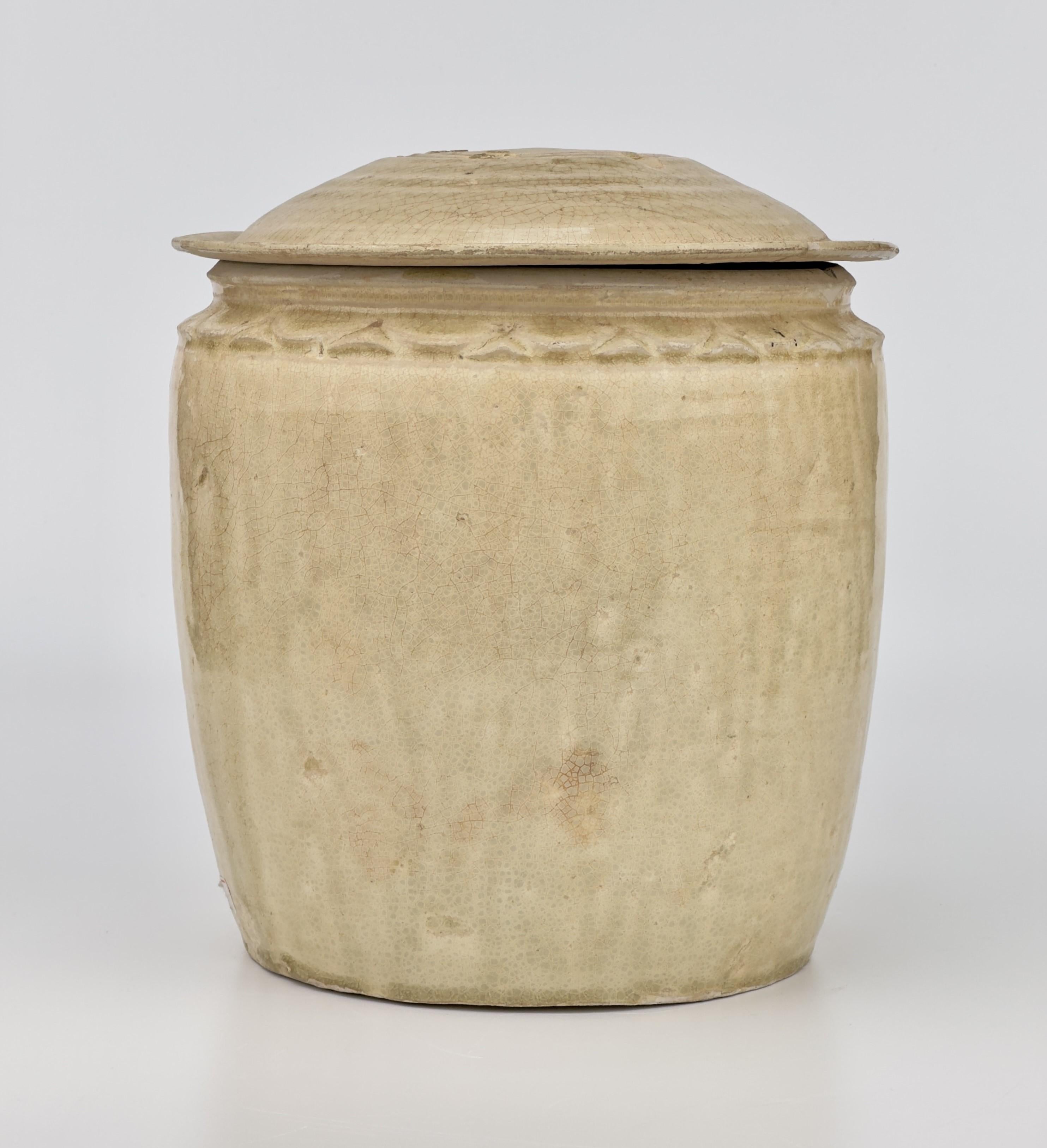 Famous annamese cylindrical jar with lid. Decor modeled in lotus petals, covered with a cream glaze.


Dates : Presumably Ly Dynasty (11-13th century)
Region : Vietnam
Type : Jar
Found/Acquired : Southeast Asia , South China Sea, Shipwreck
Reference