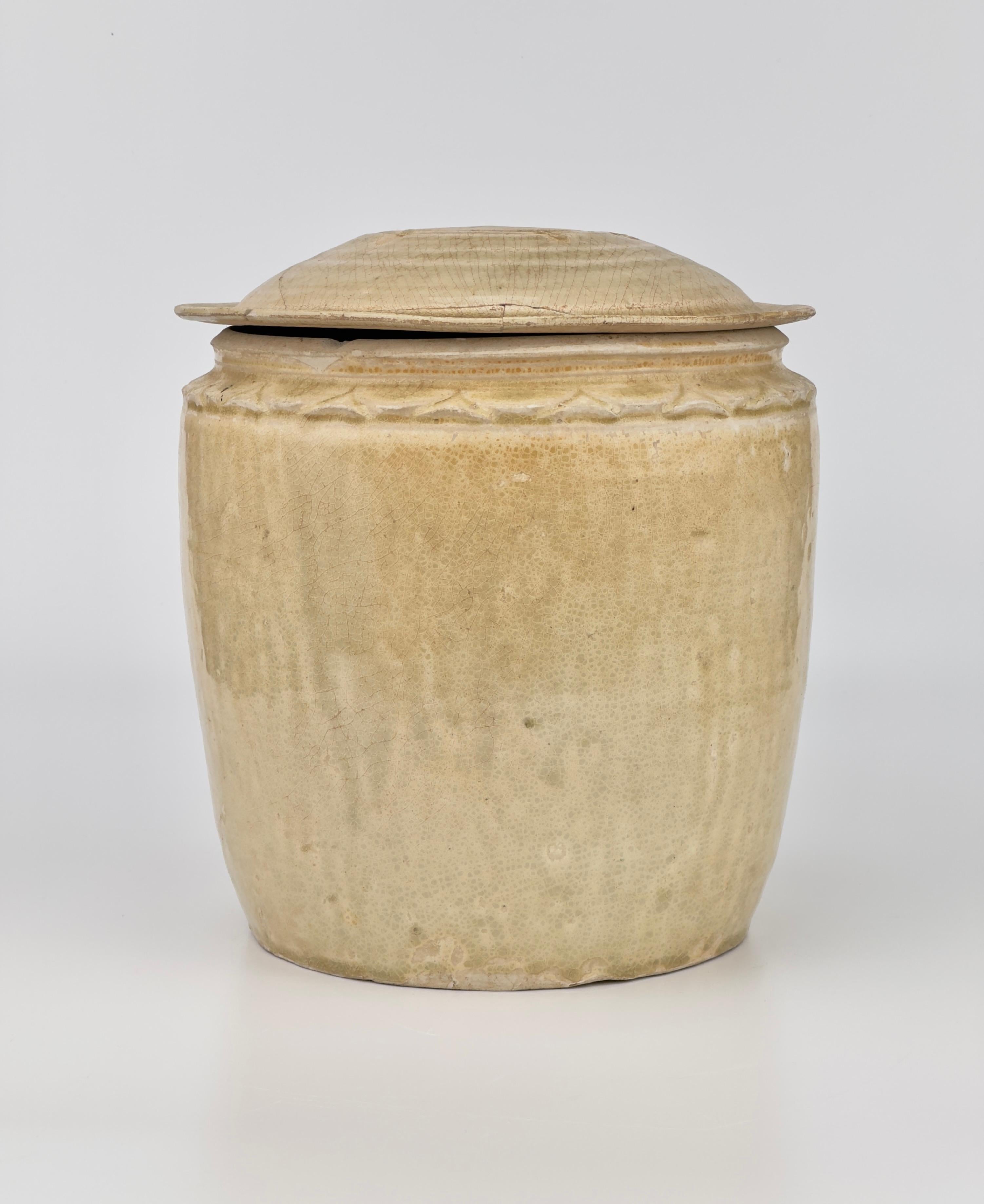 Ming Annamese Cylindrical Jar, Vietnam, 11-15th century For Sale