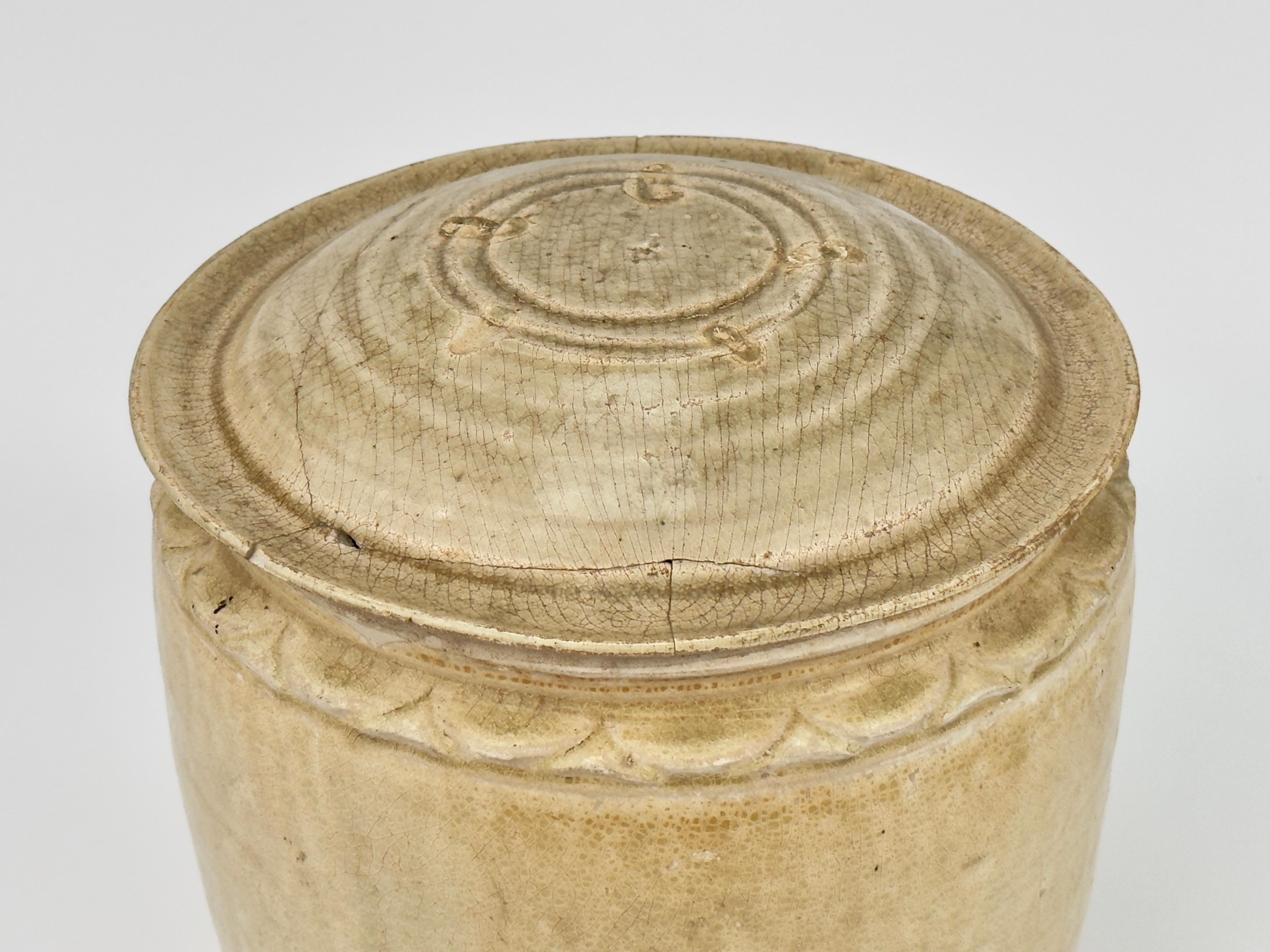 Annamese Cylindrical Jar, Vietnam, 11-15th century In Good Condition For Sale In seoul, KR