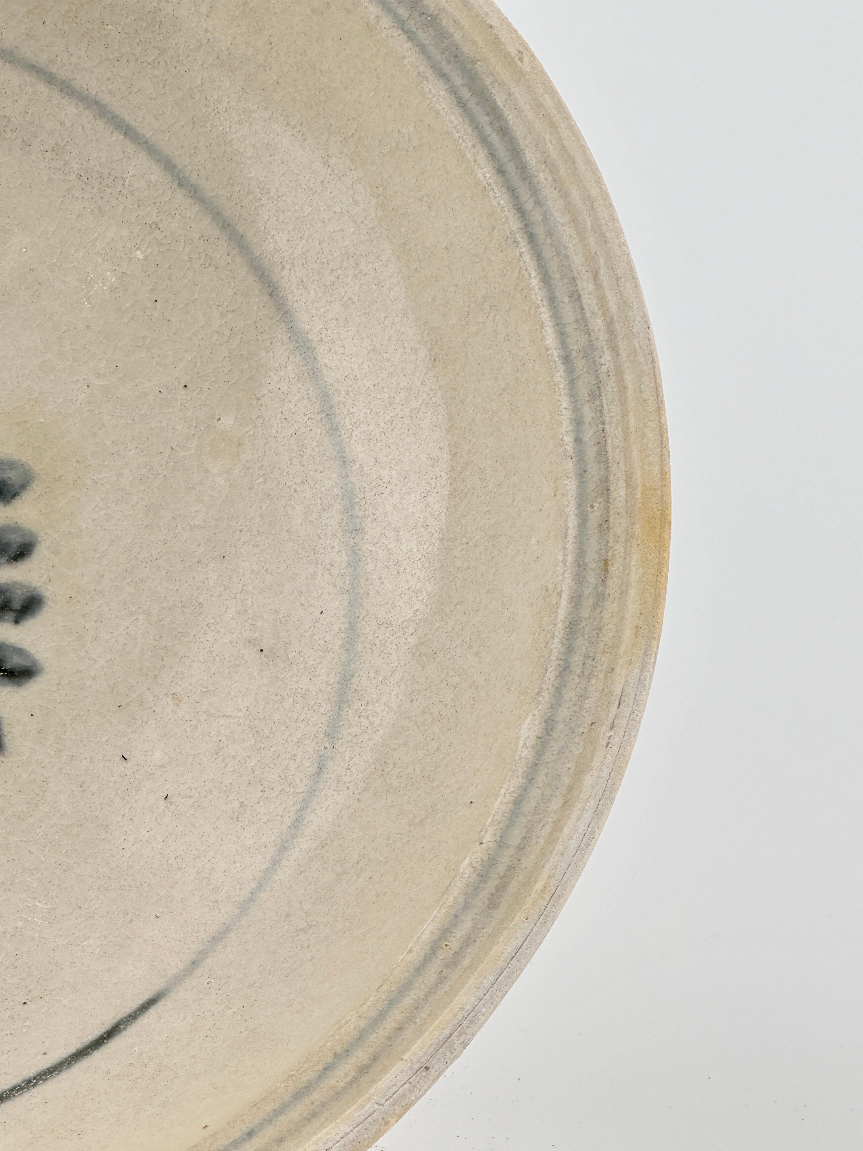 Annamese Dish Circa 15th Century, Le Dynasty In Good Condition For Sale In seoul, KR