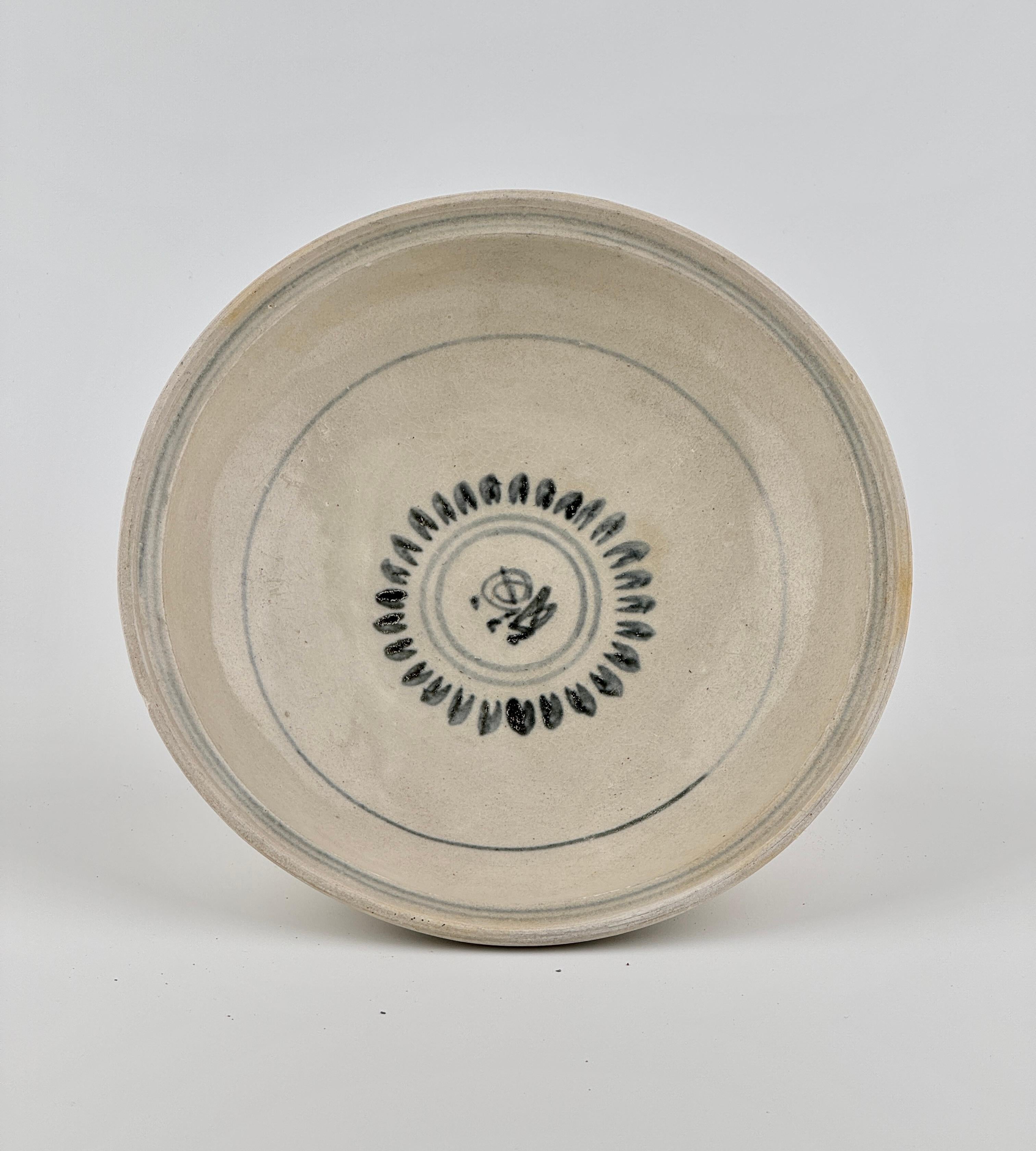 Stoneware Annamese Dish Circa 15th Century, Le Dynasty For Sale