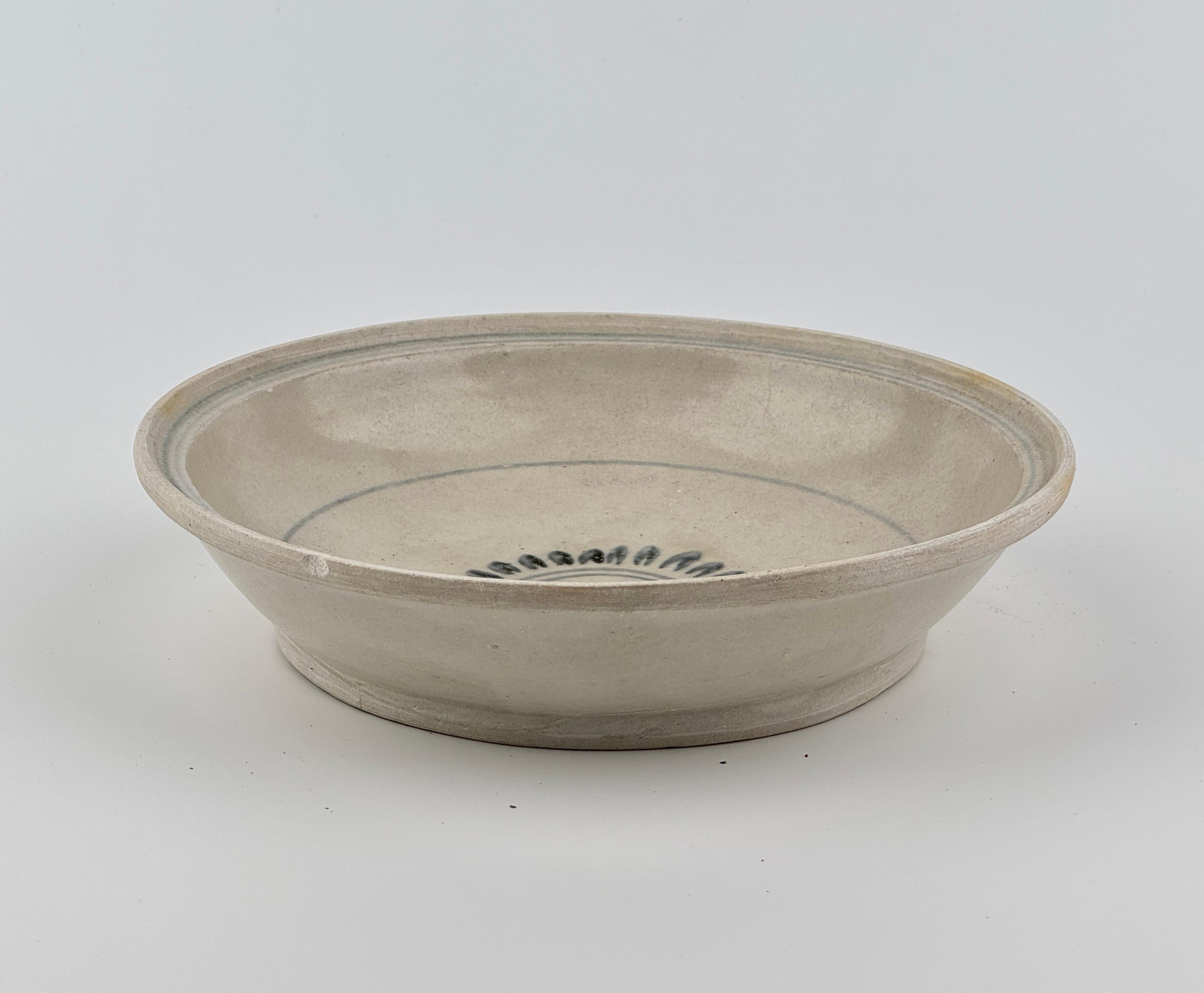 Annamese Dish Circa 15th Century, Le Dynasty For Sale 1