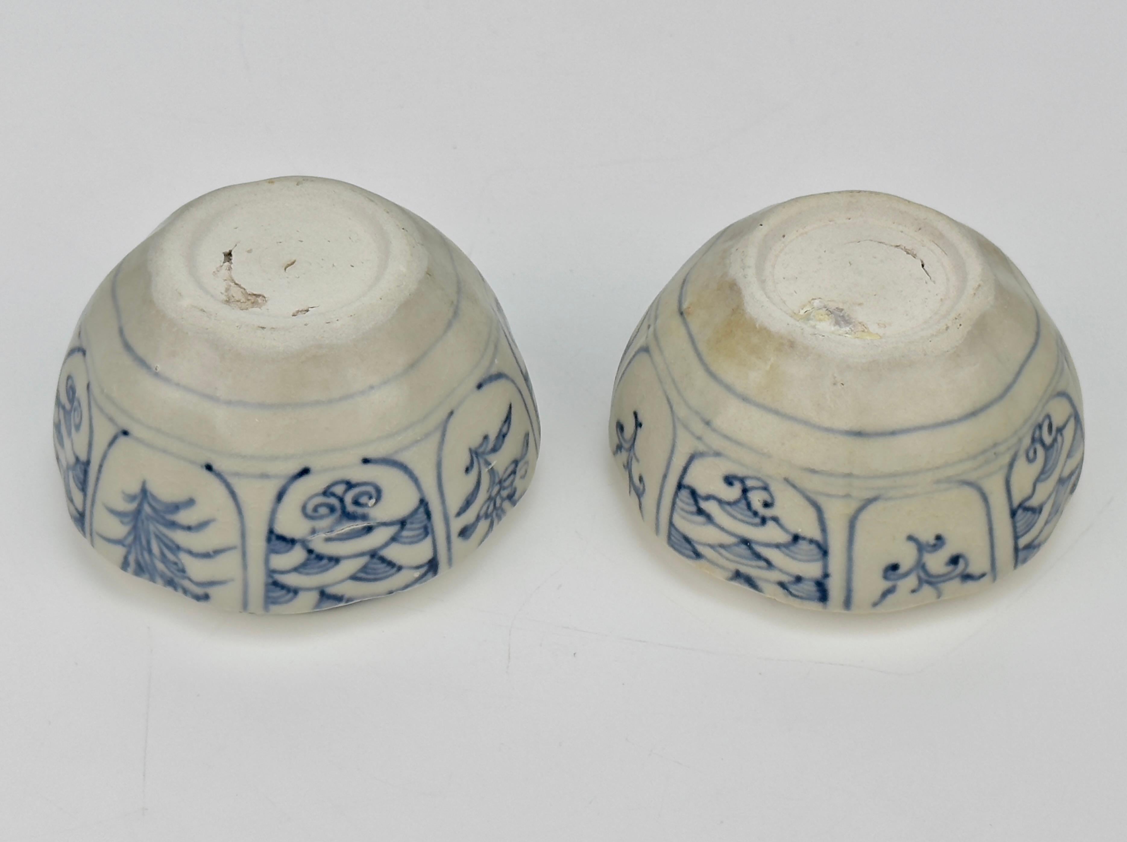 XVIIIe siècle et antérieur Deux boîtes à couvercle de taille moyenne annamites à décor de fleurs, XVe siècle, Dynastie Le en vente