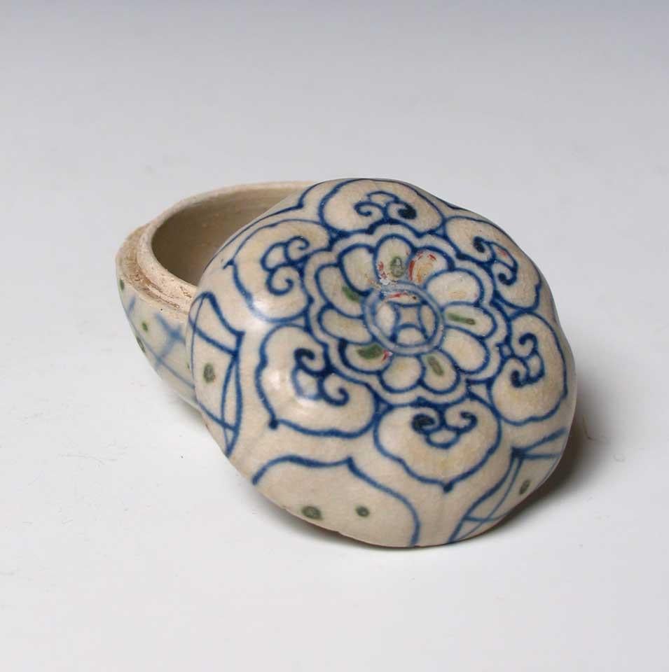 Vietnamese Annamese Molded Blue and White Ceramic Box, Chu Dau kiln, Vietnam For Sale